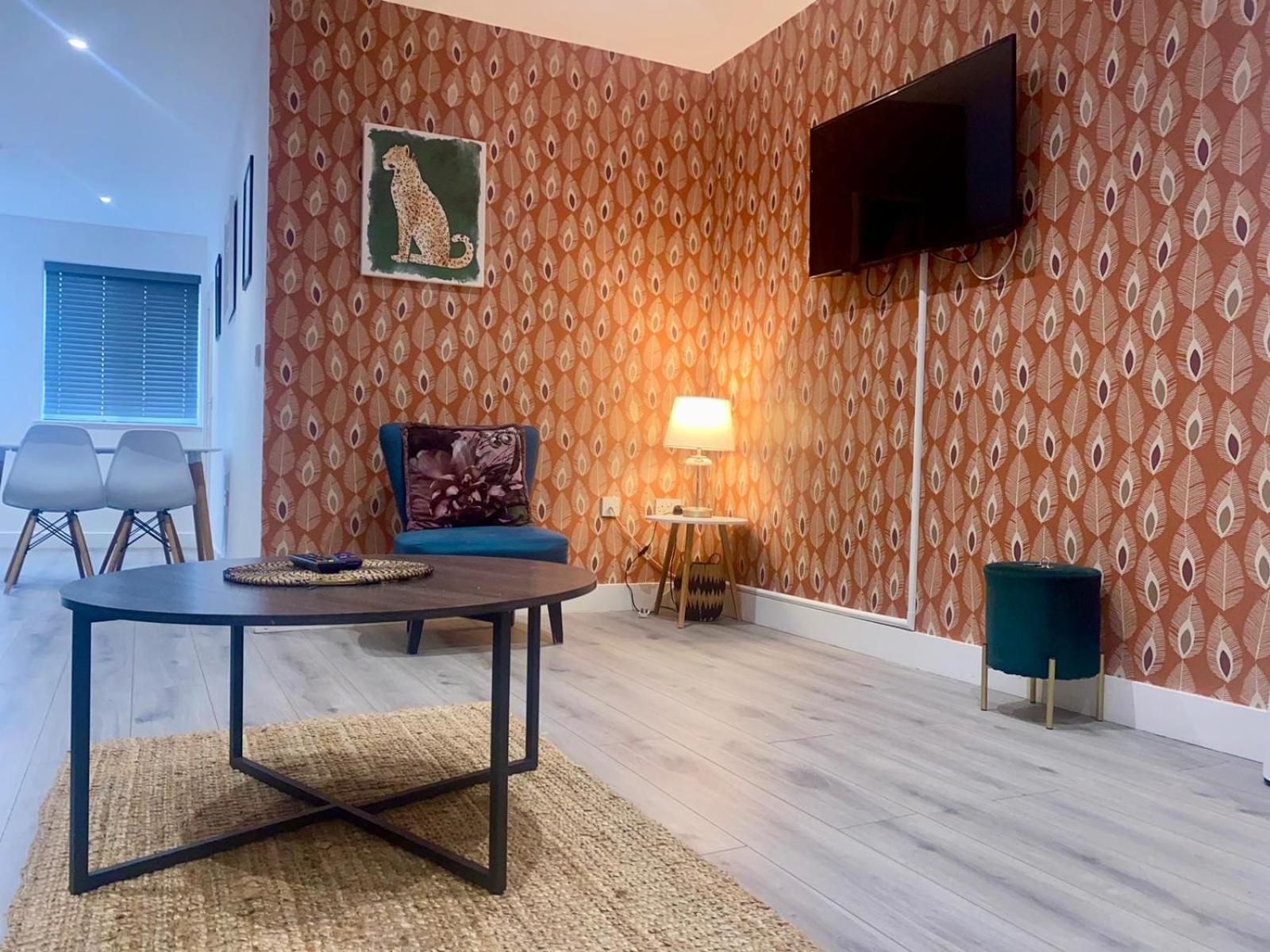 Apartment 2 *
